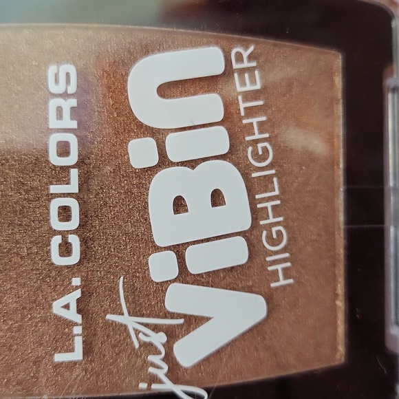New Listing!! Brand New L.A.COLORS POWDER BLUSH & JUST VIBIN HIGHLIGHTER 2CT - Picture 4 of 4